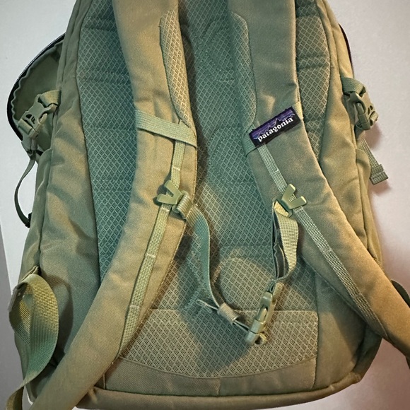 Patagonia Green and Navy MBackpack - Picture 5 of 5